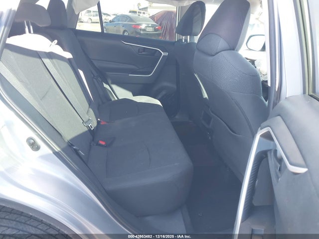 2T3H1RFV7KW026133 Toyota RAV4 LE