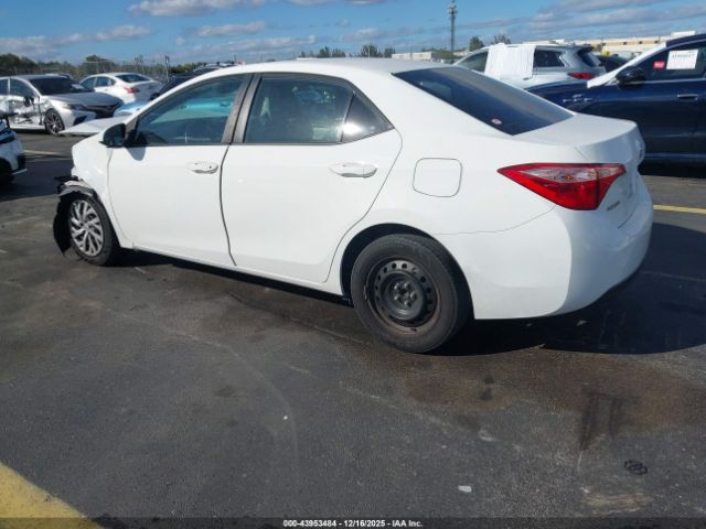 2018 TOYOTA COROLLA 5YFBURHE9JP840528 Photo 2