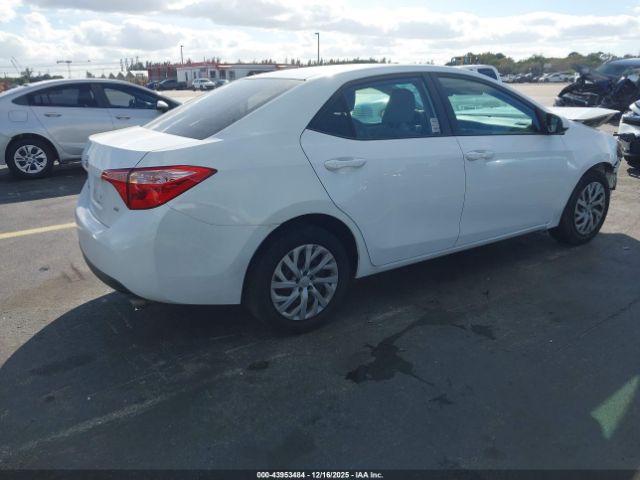 2018 TOYOTA COROLLA 5YFBURHE9JP840528 Photo 3