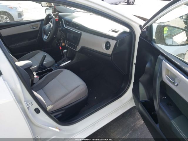 2018 TOYOTA COROLLA 5YFBURHE9JP840528 Photo 4