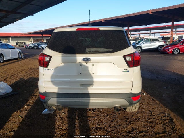 1FMCU9GD5KUA55212 Ford ESCAPE SE