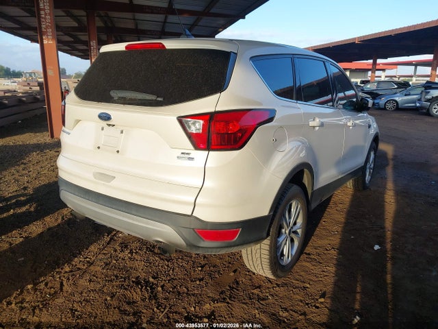 1FMCU9GD5KUA55212 Ford ESCAPE SE
