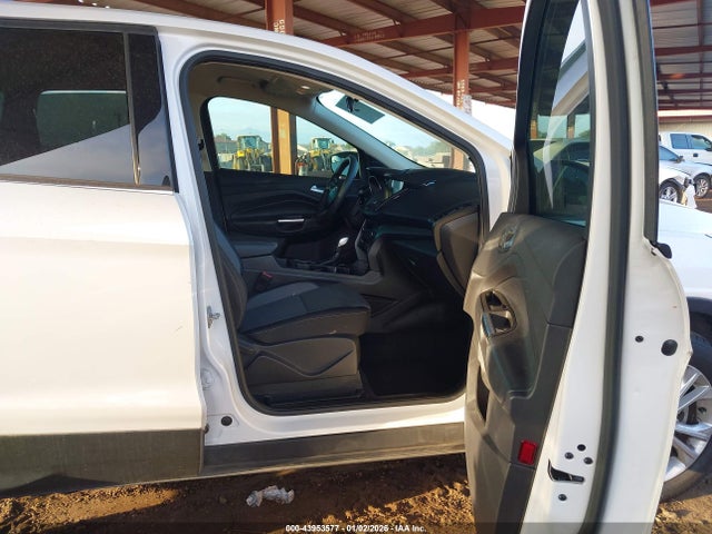 1FMCU9GD5KUA55212 Ford ESCAPE SE