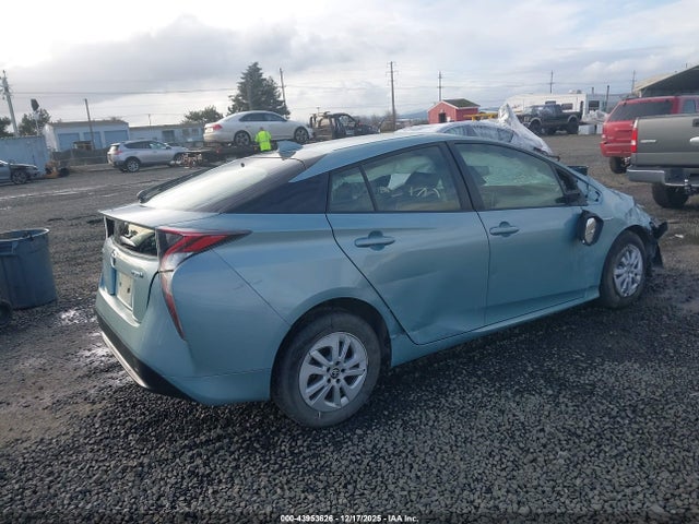 JTDKBRFUXH3032711 Toyota Prius Two