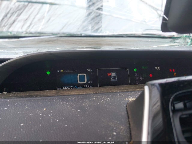 JTDKBRFUXH3032711 Toyota Prius Two