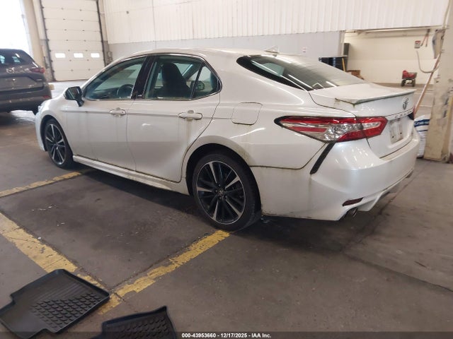 2019 TOYOTA CAMRY 4T1B61HK3KU807378 Photo 2