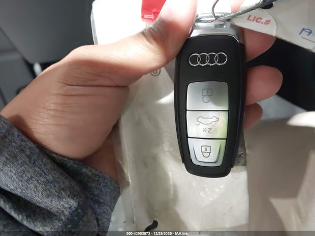 43953673 :رقم المزاد ، WAU8DAF85KN019432 vin ، 2019 Audi A8 L 55 مزاد بيع