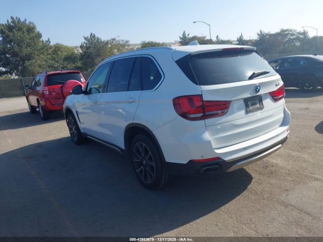 2018 BMW X5 5UXKR2C56J0X08352 Photo 2