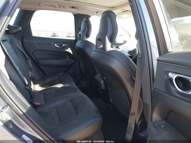 2018 VOLVO XC60 YV4A22RK8J1009570 Photo 7