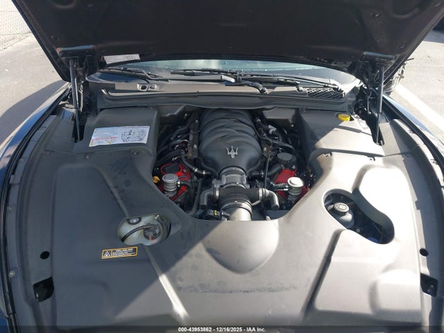43953862 :رقم المزاد ، ZAM45KLA0B0058384 vin ، 2011 Maserati Granturismo S Automatic مزاد بيع