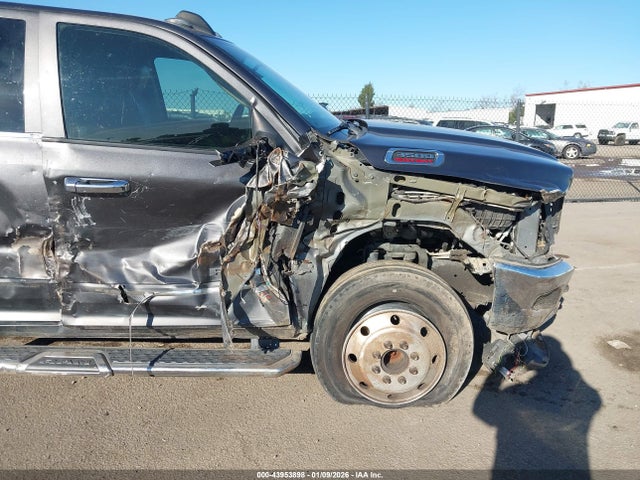 3C7WRTCL8LG279935 RAM 3500 Chassis Tradesman/slt/laramie/limited