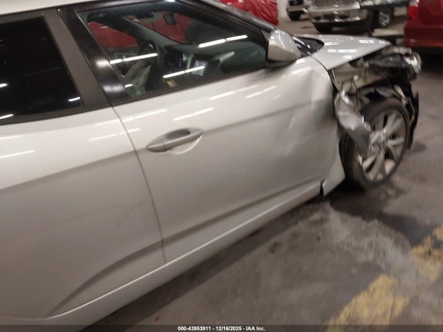 KMHTC6AD0GU270773 Hyundai Veloster