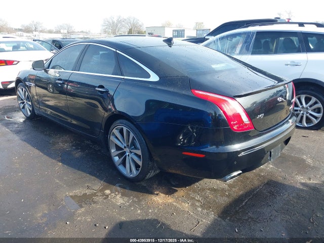 2015 JAGUAR XJ SAJWA3HT9FMV86207 Photo 2