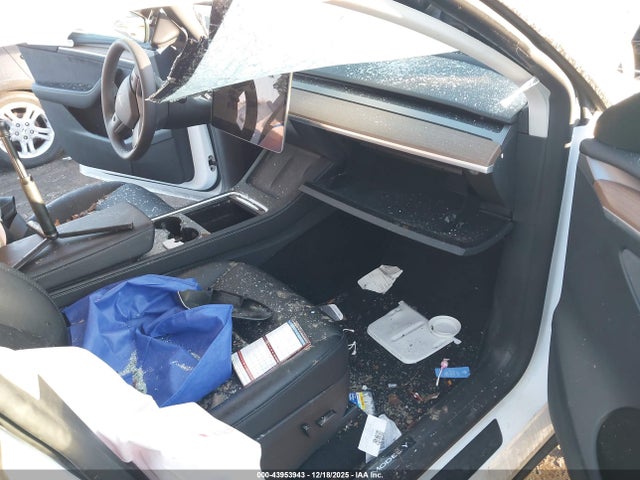 2024 TESLA MODEL Y 7SAYGDED8RF089268 Photo 4