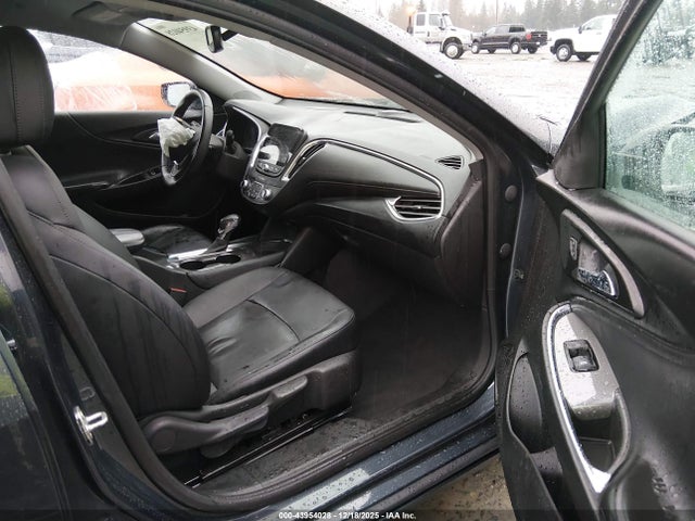1G1ZD5ST4MF057295 Chevrolet Malibu Fwd Lt