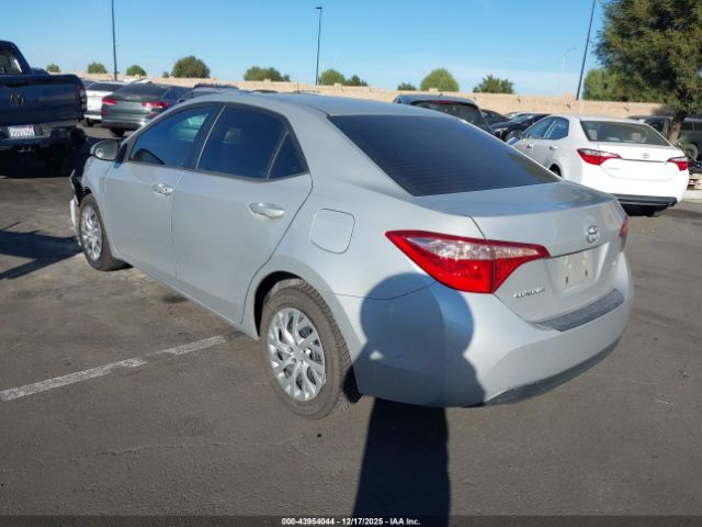 2018 TOYOTA COROLLA 5YFBURHE4JP842803 Photo 2