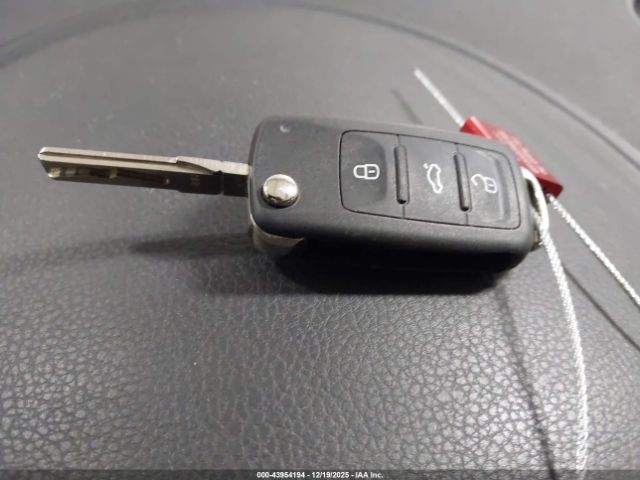 2011 VOLKSWAGEN TIGUAN WVGAV7AX7BW530813 Photo 10