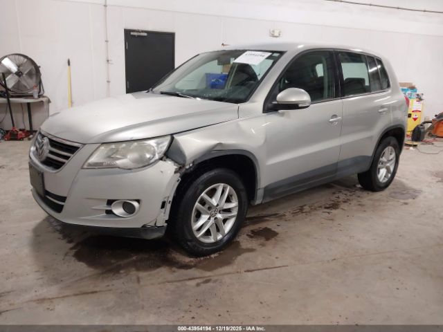 2011 VOLKSWAGEN TIGUAN WVGAV7AX7BW530813 Photo 1