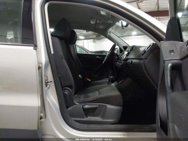 2011 VOLKSWAGEN TIGUAN WVGAV7AX7BW530813 Photo 4