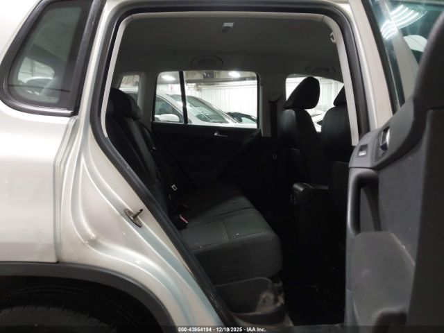 2011 VOLKSWAGEN TIGUAN WVGAV7AX7BW530813 Photo 7