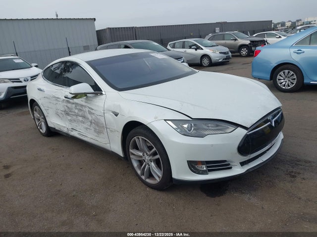 43954230 :رقم المزاد ، 5YJSA1CNXDFP28144 vin ، 2013 Tesla Model S مزاد بيع