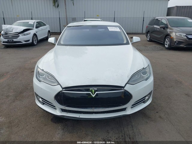 43954230 :رقم المزاد ، 5YJSA1CNXDFP28144 vin ، 2013 Tesla Model S مزاد بيع