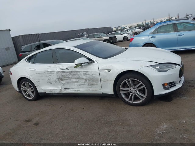 43954230 :رقم المزاد ، 5YJSA1CNXDFP28144 vin ، 2013 Tesla Model S مزاد بيع