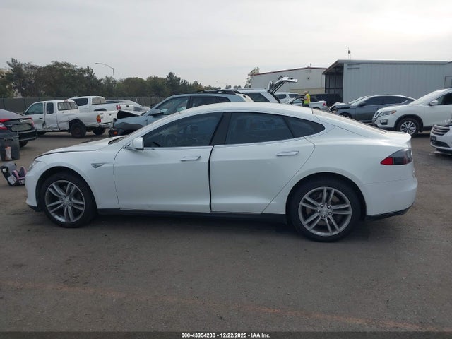 43954230 :رقم المزاد ، 5YJSA1CNXDFP28144 vin ، 2013 Tesla Model S مزاد بيع