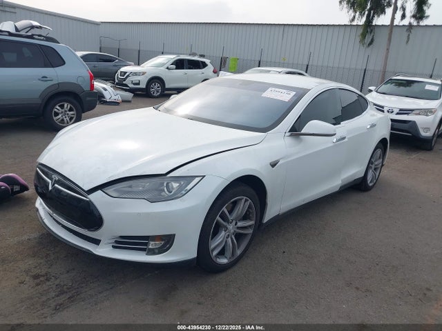 43954230 :رقم المزاد ، 5YJSA1CNXDFP28144 vin ، 2013 Tesla Model S مزاد بيع
