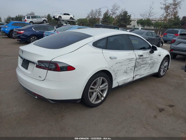 43954230 :رقم المزاد ، 5YJSA1CNXDFP28144 vin ، 2013 Tesla Model S مزاد بيع