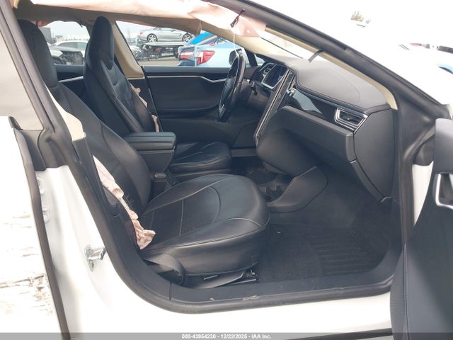 43954230 :رقم المزاد ، 5YJSA1CNXDFP28144 vin ، 2013 Tesla Model S مزاد بيع