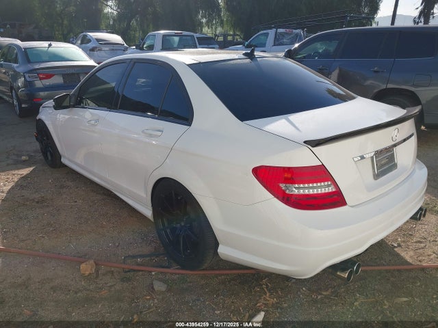 2014 MERCEDES-BENZ C 350 WDDGF5HB5EA895007 Photo 2