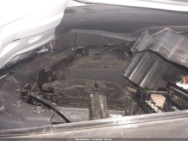 5NPLL4AG7NH061704 Hyundai ELANTRA SE