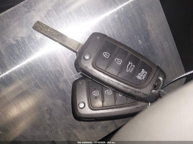 5NPLL4AG7NH061704 Hyundai ELANTRA SE