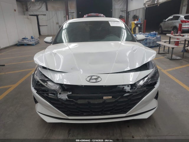 5NPLL4AG7NH061704 Hyundai ELANTRA SE