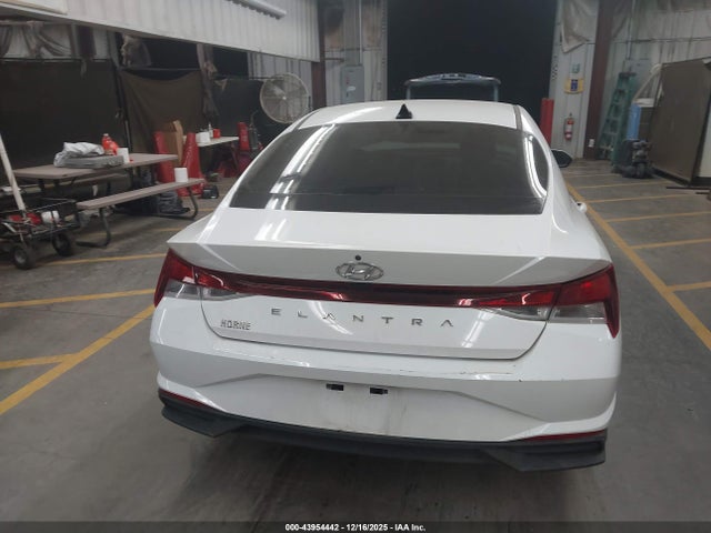 5NPLL4AG7NH061704 Hyundai ELANTRA SE