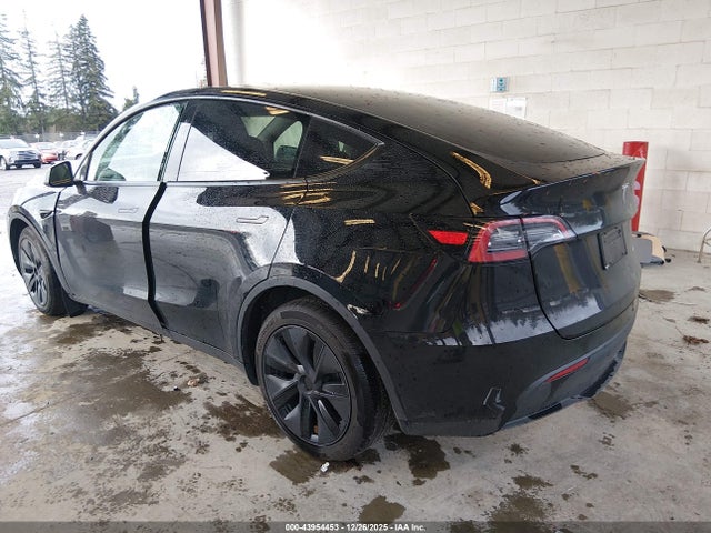 2025 TESLA MODEL Y 7SAYGAEE4SF249885 Photo 2