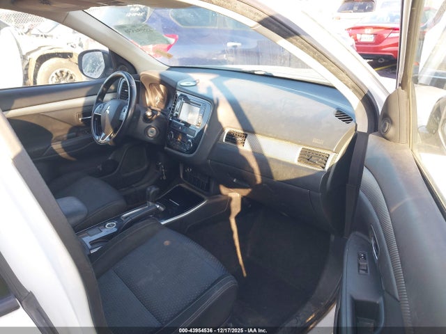2017 MITSUBISHI OUTLANDER JA4AZ2A37HZ023629 Photo 4