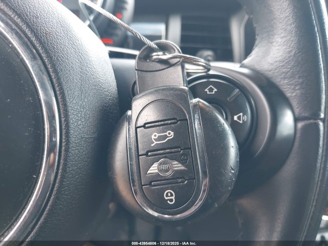 2016 MINI CONVERTIBLE WMWWG9C54G3A91607 Photo 10