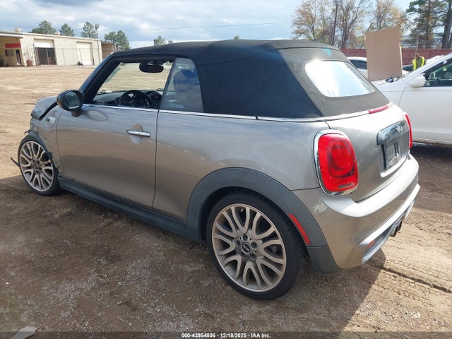 2016 MINI CONVERTIBLE WMWWG9C54G3A91607 Photo 2