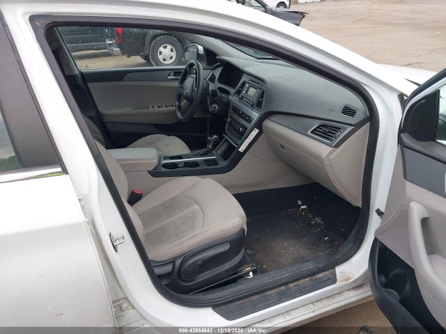 2017 HYUNDAI SONATA 5NPE24AF6HH566172 Photo 4
