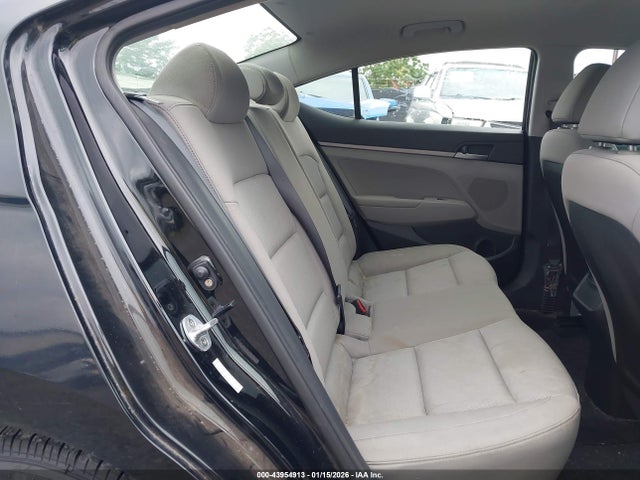 KMHD74LF5HU210811 Hyundai ELANTRA SE