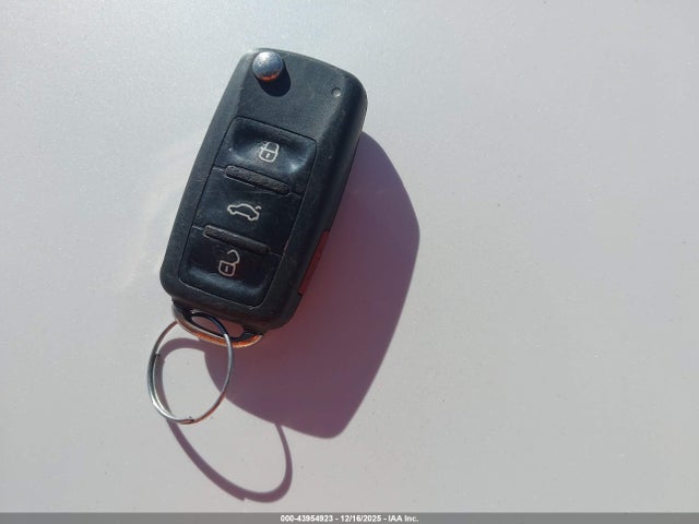 2015 VOLKSWAGEN PASSAT 1VWAT7A34FC088262 Photo 10