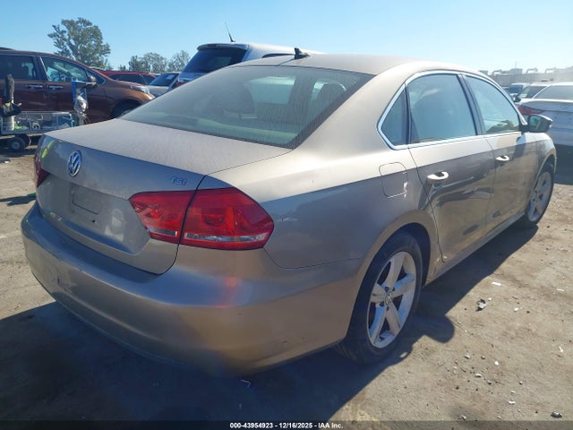 2015 VOLKSWAGEN PASSAT 1VWAT7A34FC088262 Photo 3