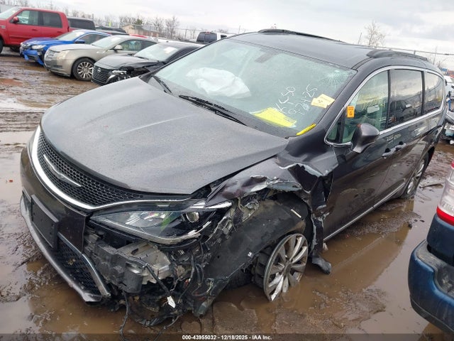 Продаж на аукціоні авто 2017 Chrysler Pacifica Touring-l, vin: 2C4RC1BG4HR794470, номер лоту: 43955032