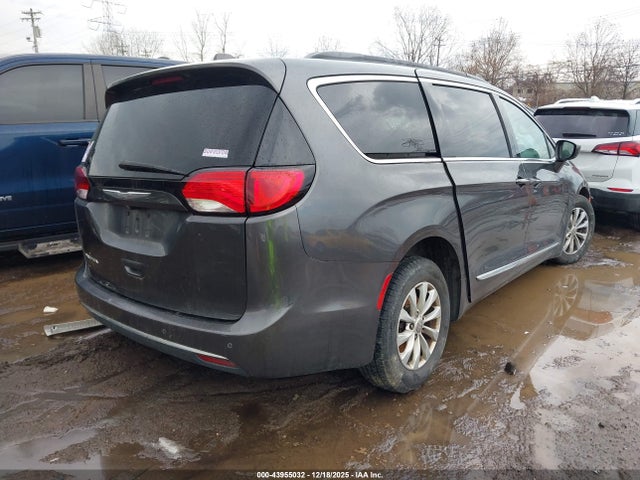 Продаж на аукціоні авто 2017 Chrysler Pacifica Touring-l, vin: 2C4RC1BG4HR794470, номер лоту: 43955032