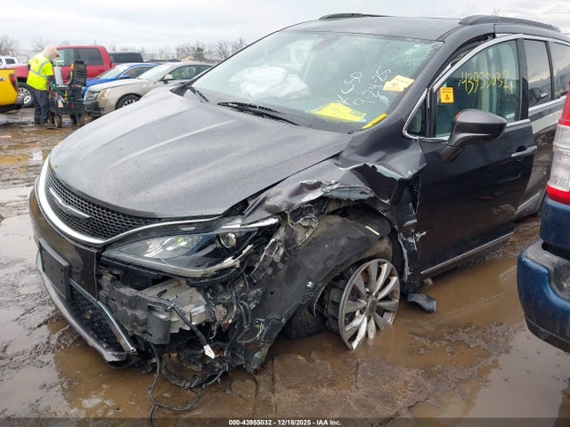 Продаж на аукціоні авто 2017 Chrysler Pacifica Touring-l, vin: 2C4RC1BG4HR794470, номер лоту: 43955032