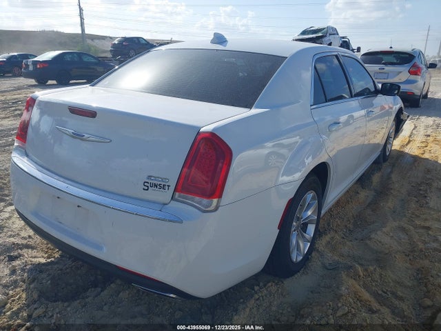 Продажа на аукционе авто 2020 Chrysler 300 Touring, vin: 2C3CCAAG7LH150813, номер лота: 43955069