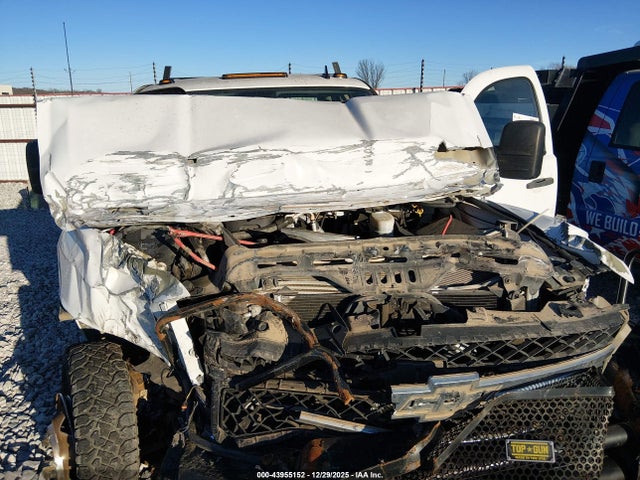43955152 :رقم المزاد ، 1GB4K0CL0BF152852 vin ، 2011 Chevrolet Silverado 3500hd Chassis Lt1 مزاد بيع