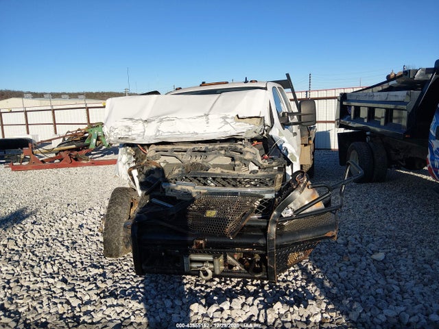 43955152 :رقم المزاد ، 1GB4K0CL0BF152852 vin ، 2011 Chevrolet Silverado 3500hd Chassis Lt1 مزاد بيع